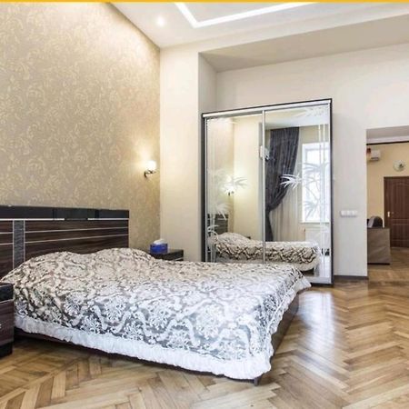 Apartmens Near Opera House Apartment Odessa Exterior photo